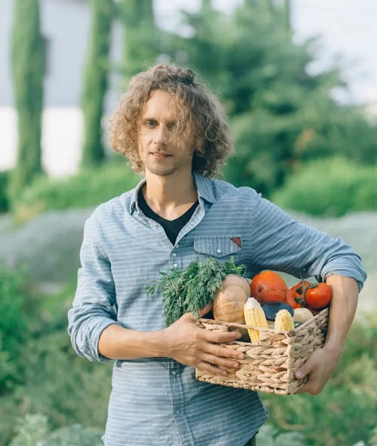 Organic farms avoid toxic inputs, improve soil health, grow clean, sustainable food that supports nature.