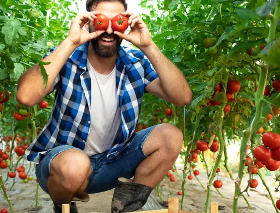 We grow fresh, organic produce using clean methods that protect nature, healthy food.